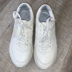 Everlane White Trainers 🤍